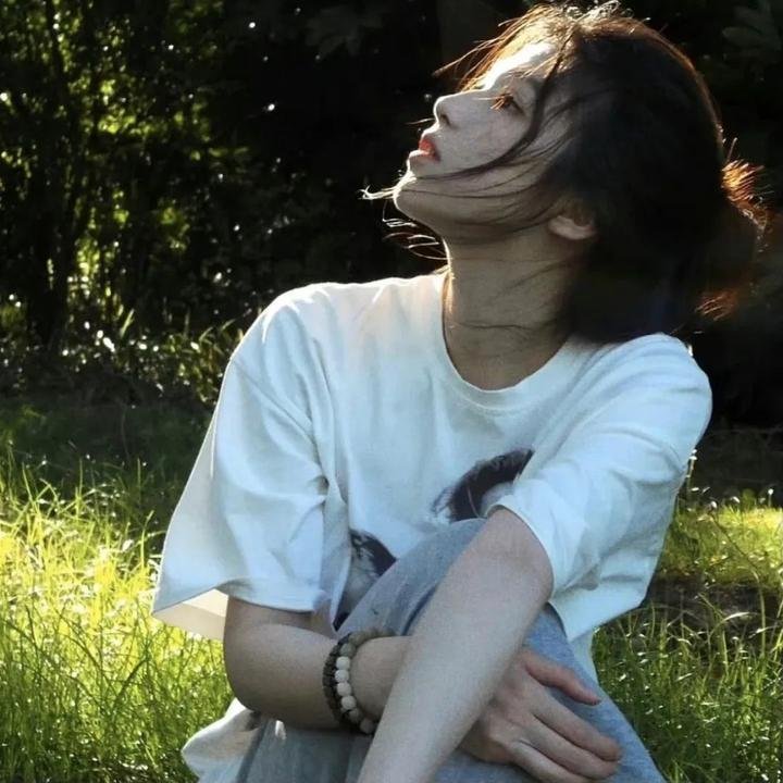 雾锁青松终见月